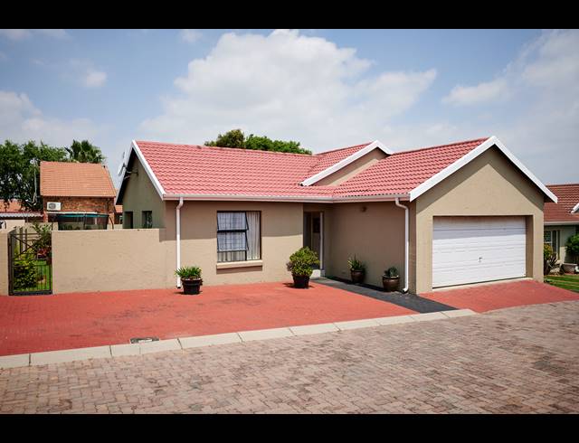 3 BEDROOM HOUSE SOLD IN HALFWAY GARDENS